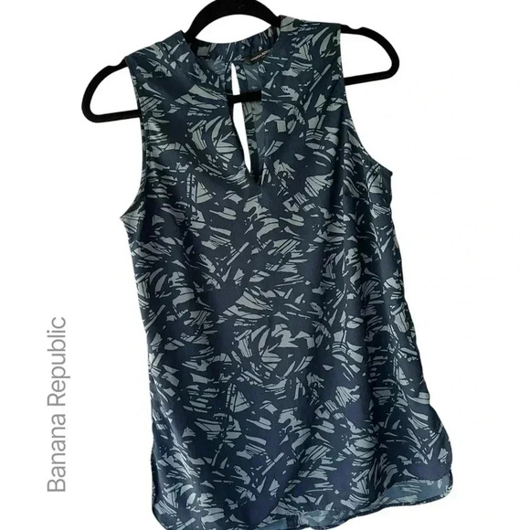 BANANA REPUBLIC NWOT SLEEVELESS SLIT FRONT TOP | SIZE: SMALL - Picture 1 of 8